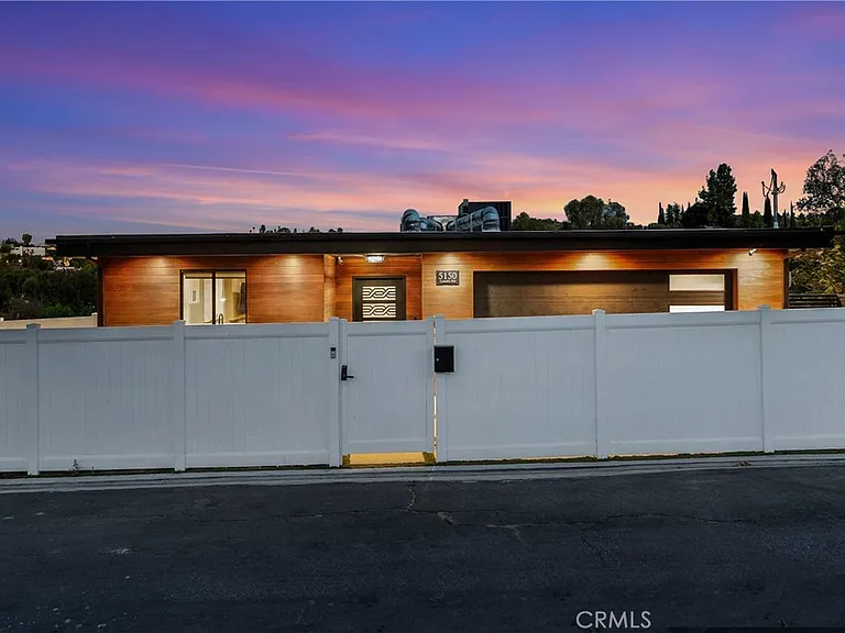 5150 Campo Rd — Photo 2
