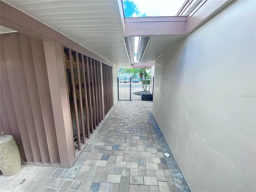 3 bed, 2.5 bath, 2172 sqft, $5,995 — Photo 3