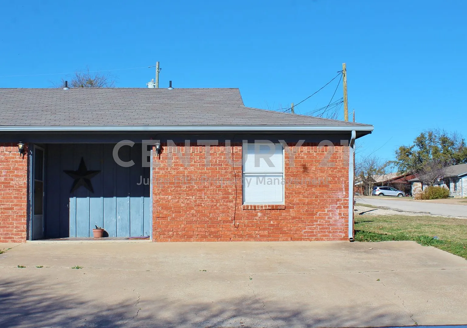 Cozy 1/1 Fourplex Unit On A Corner Lot In Weatherford For Rent! — Photo 1