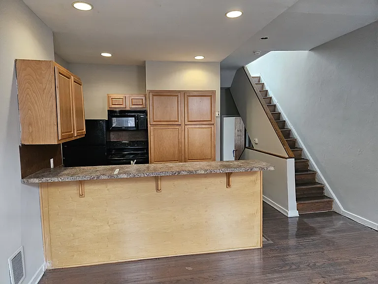 3926 Pine St #2 — Photo 6