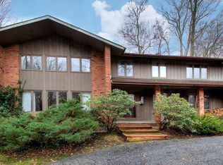 65 Winterberry Ln, Moreland Hills, OH 44022
