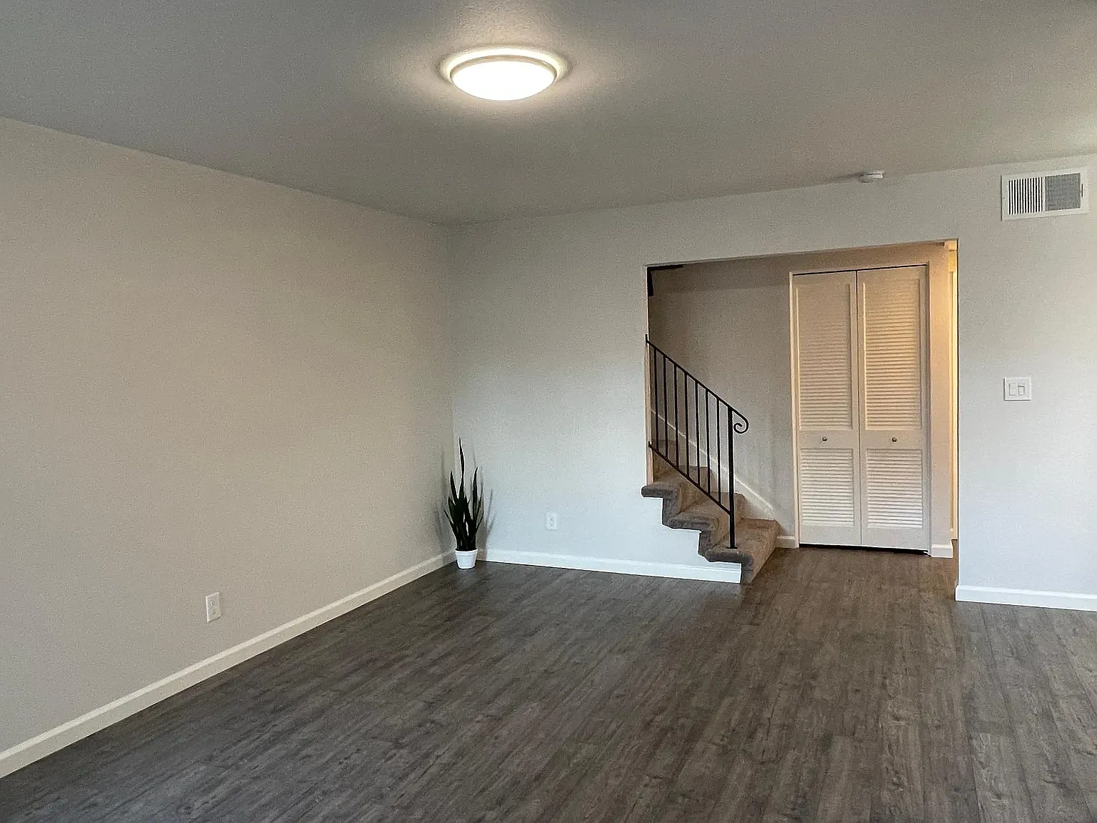 4 bed, 2.5 bath, 1328 sqft, $3,600 — Photo 3
