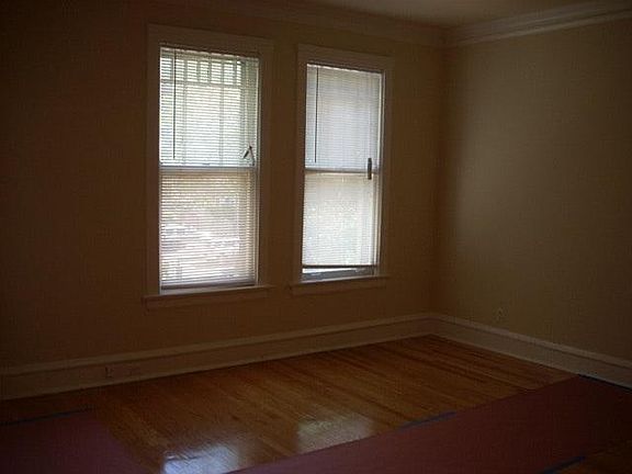 3rd image of 1020 W Wellington Ave APT 2