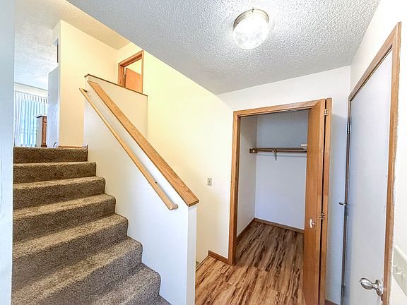 3rd image of 2820 Edgewood Dr #2