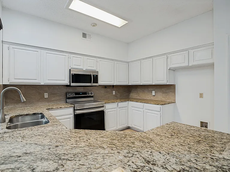 1333 Maywood Ct — Photo 13