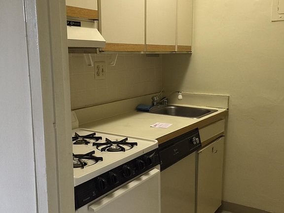 3rd image of 1011 Arlington Blvd APT 505