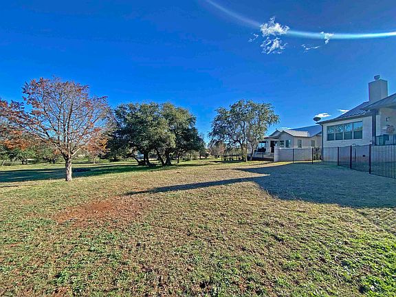5th image of 805 Silver Hill