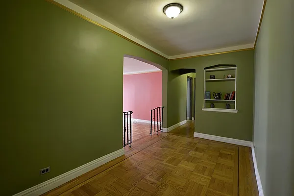 Sold by Bank Neary | media 10