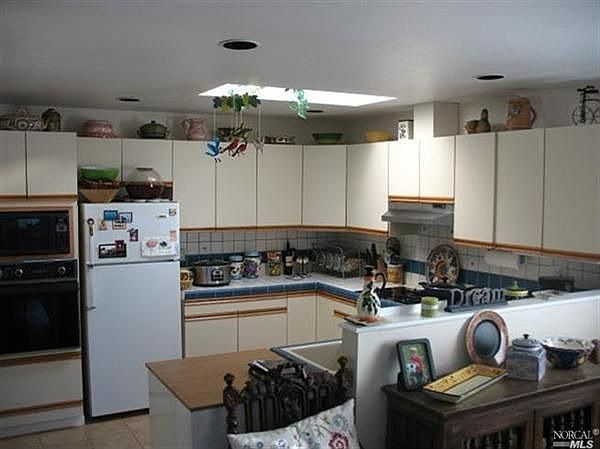 2nd image of 1032 E 5th St