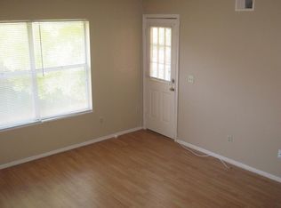 3614 N Chouteau Trfy APT B, Kansas City, MO 64117