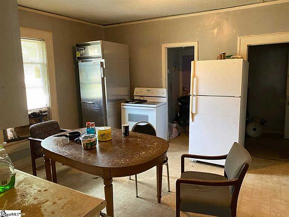 5th image of 42 Woodlawn Ave