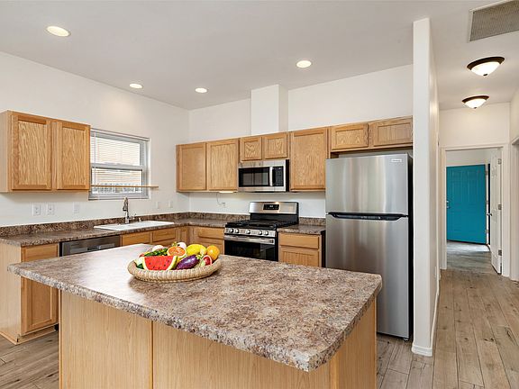 3rd image of 7613 Mesa Del Oro Ln