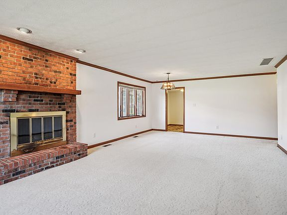 5th image of 521 Eagle Crest Dr
