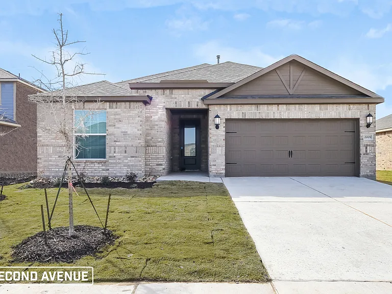 2009 Meadow Dr — Photo 1