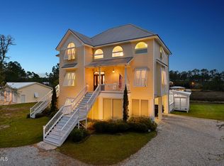 122 Pinecrest Dr, Pass Christian, MS 39571