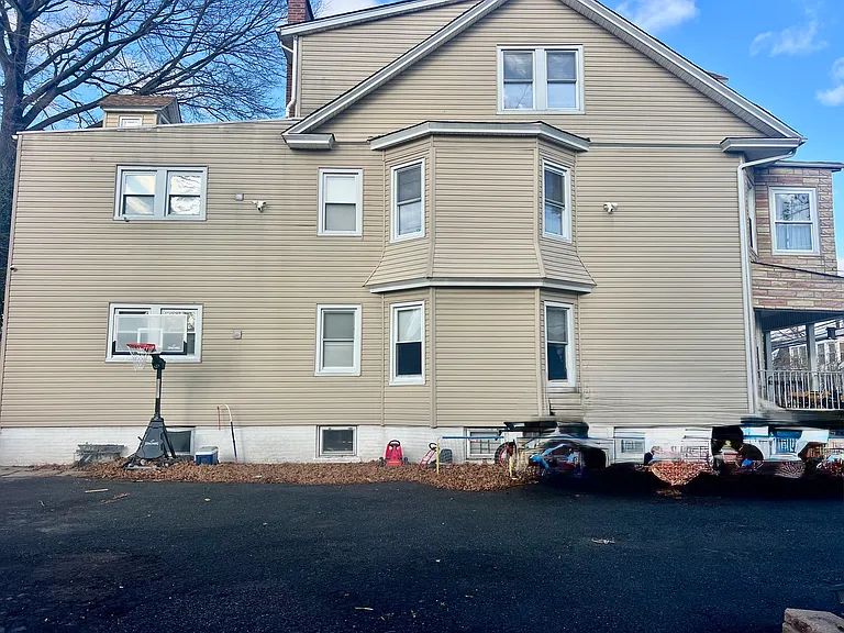 10-14 Noll Pl — Photo 4