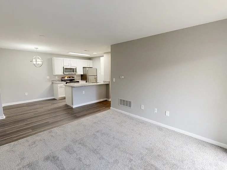 Lyons Gate Apartments — Photo 41