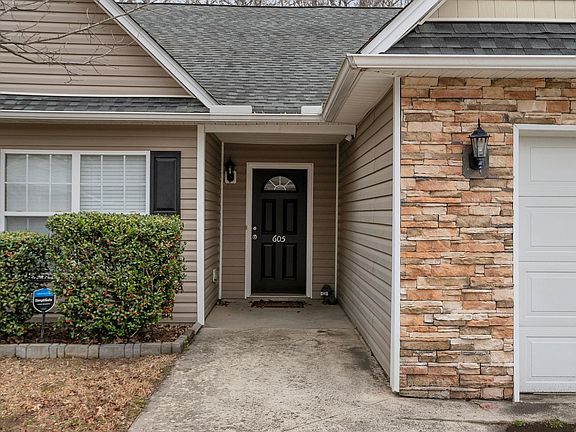 3rd image of 605 Fountainbrook Ln