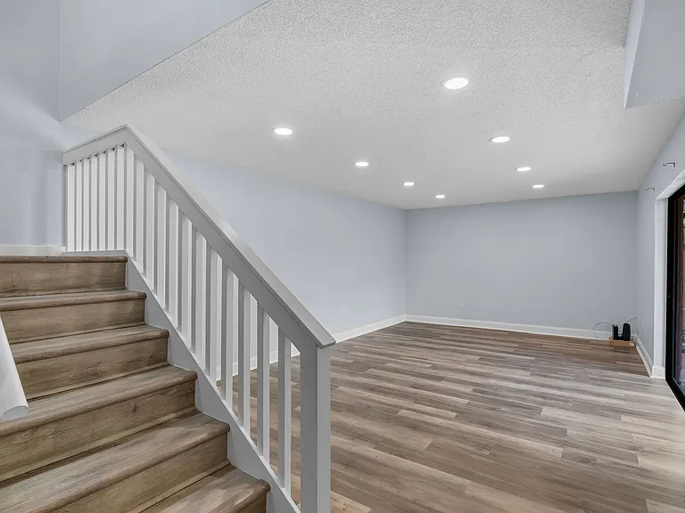 1828 S Park Ave — Photo 11