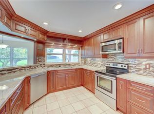2701 River Run Cir, Hollywood, FL 33025