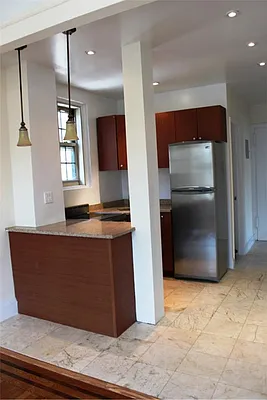 Rented by Siderow Residential Group | media 17