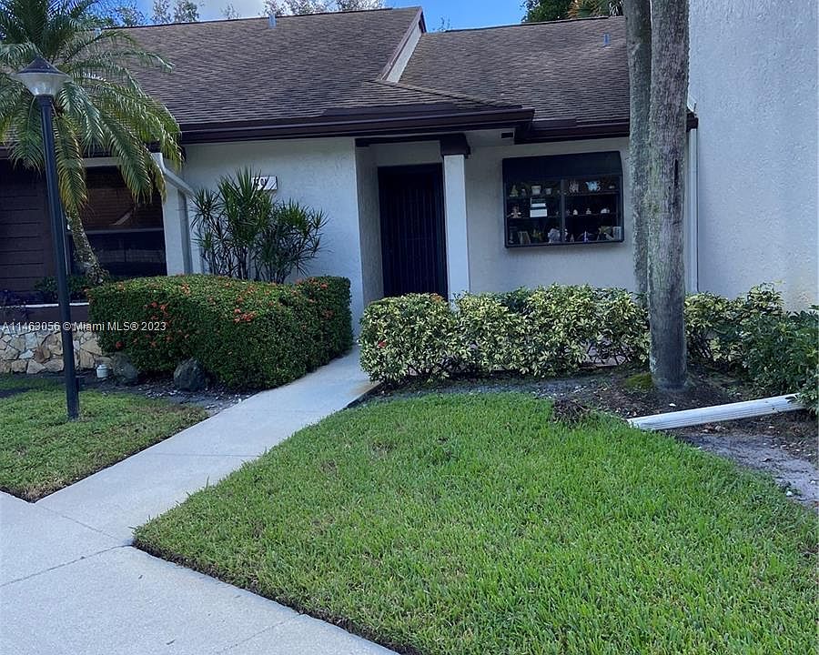 1st image of 3204 Carambola Cir S