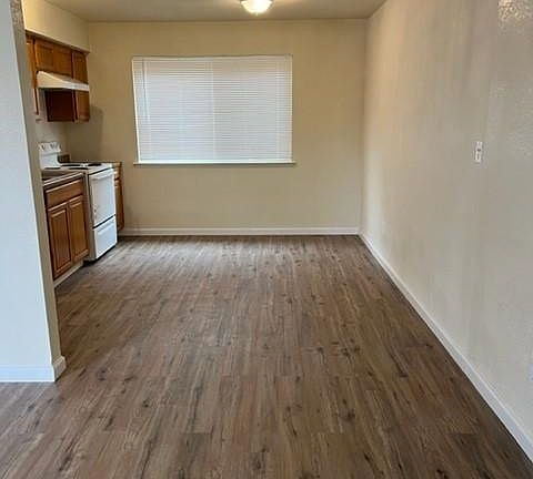 Kitchen & eating area