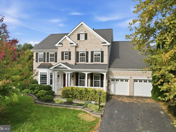 8720 Lords View Loop, Gainesville, VA 20155