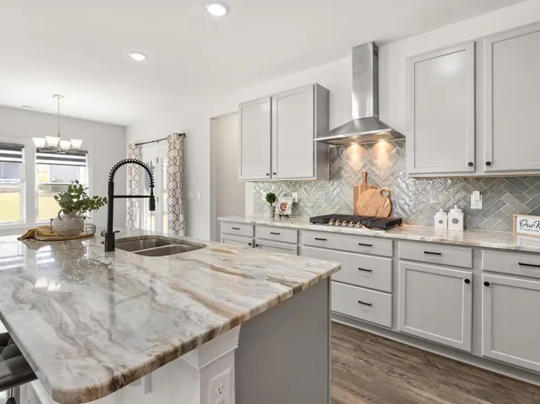 3510 Arran Lake Dr, Fuquay Varina, NC 27526