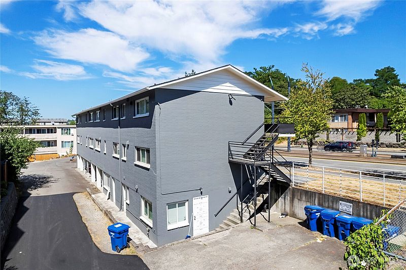 2nd image of 3901 Martin Luther King Jr Way S