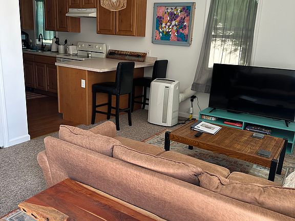 3rd image of 6950 Roelofs Ct