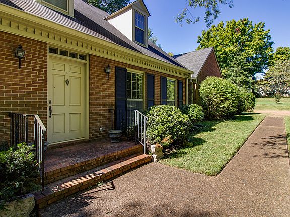 2nd image of 1501 Hillsboro Rd