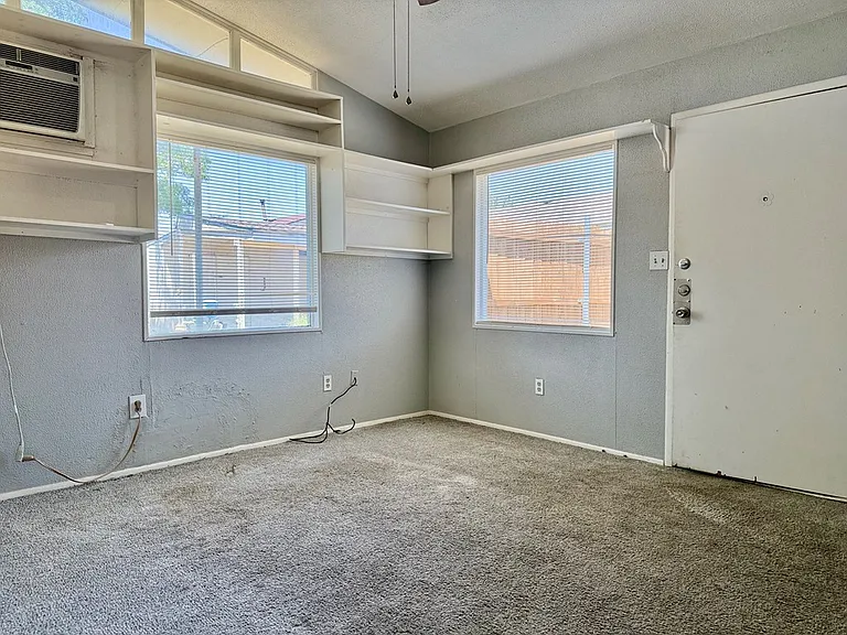 112 S Eisenhower Dr — Photo 20