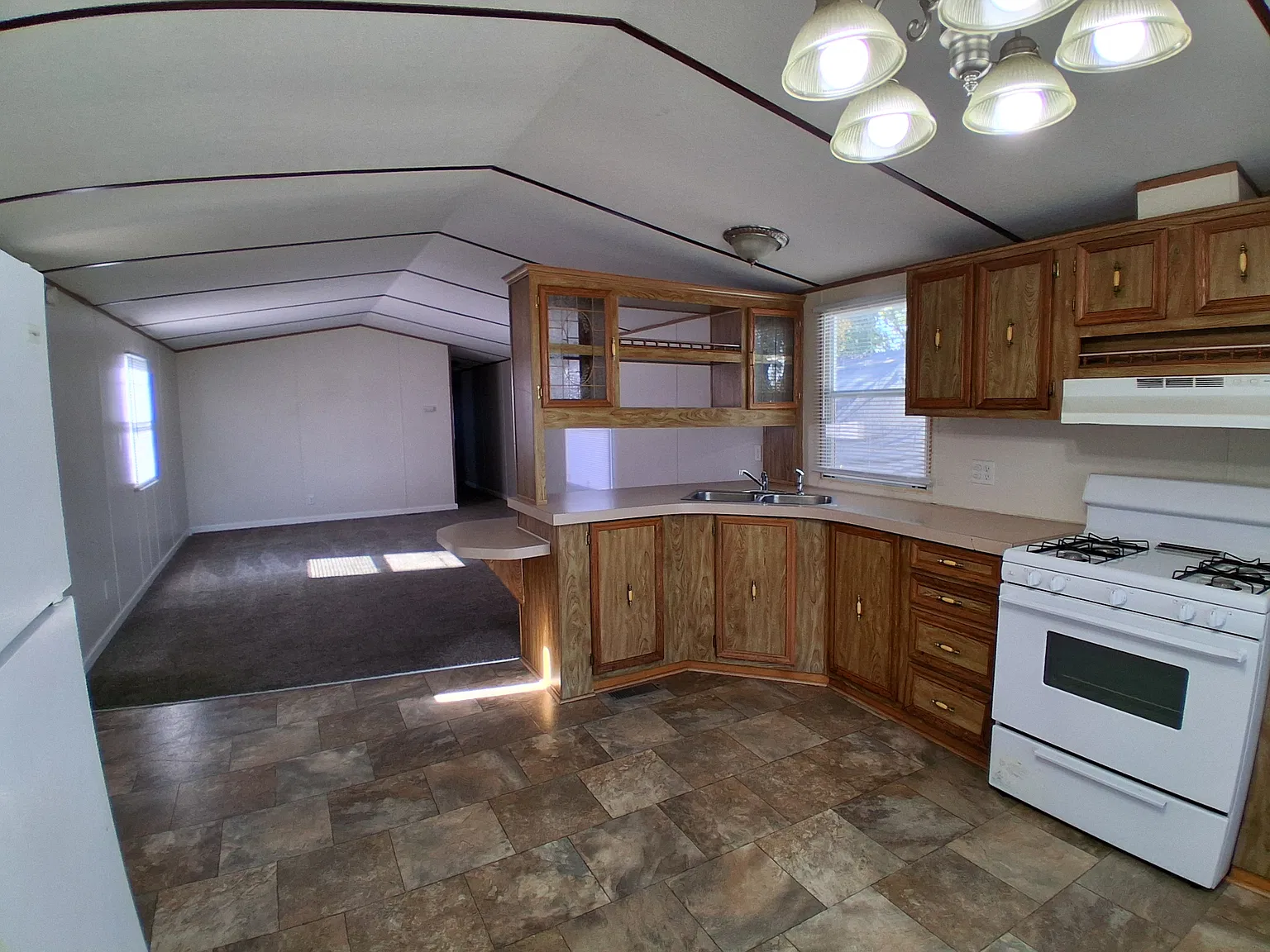 2 bed, 924 sqft, $693 — Photo 2