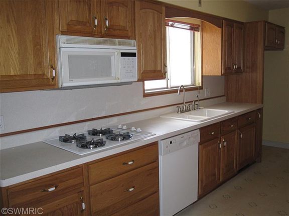 4th image of 184 Eisenhower Dr