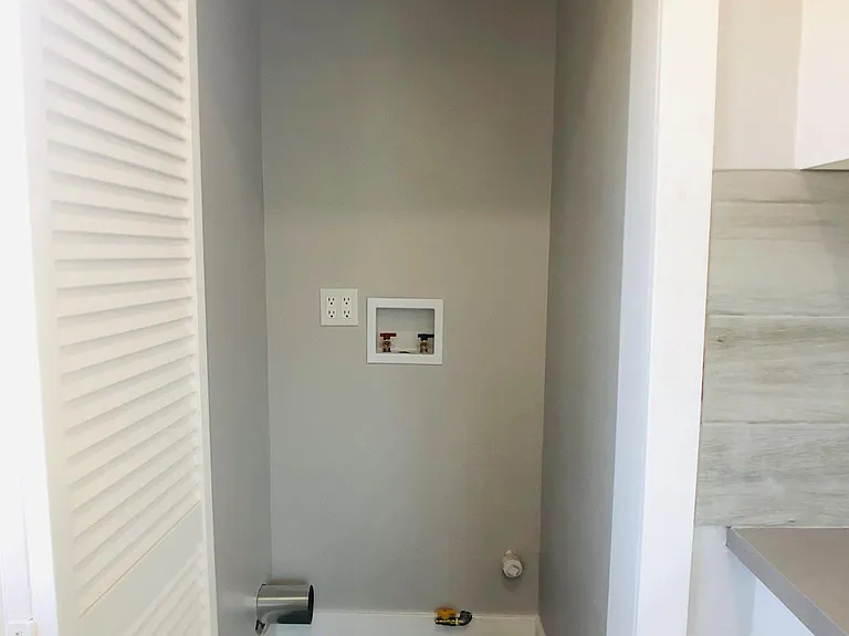 Washer/dryer hook ups