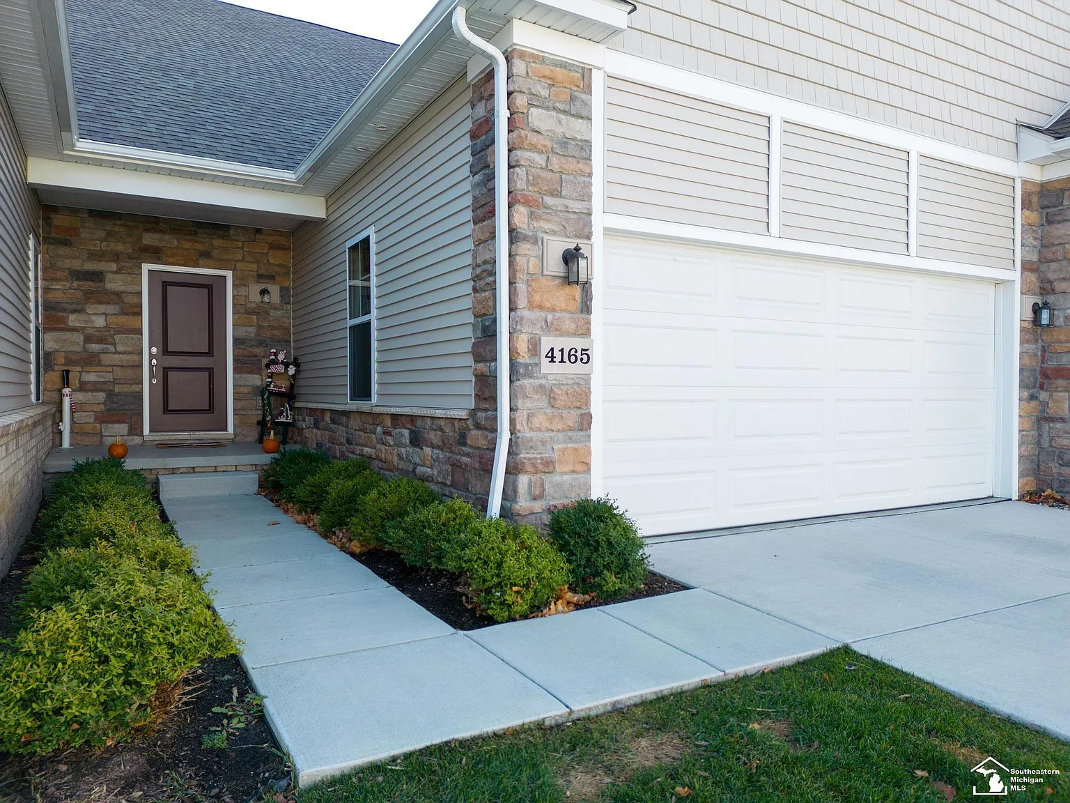 4165 Plum Village Ct photo 1