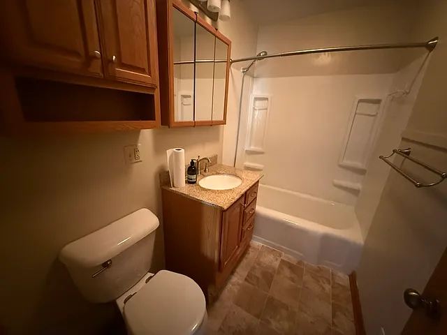 205 W Clay St — Photo 12