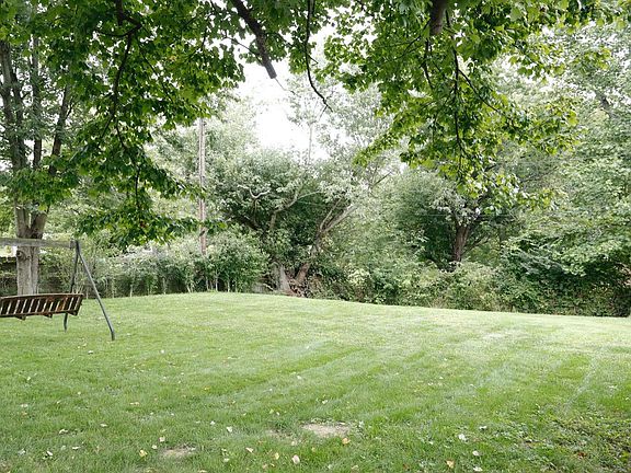 3rd image of 321 Jeremiah Dr