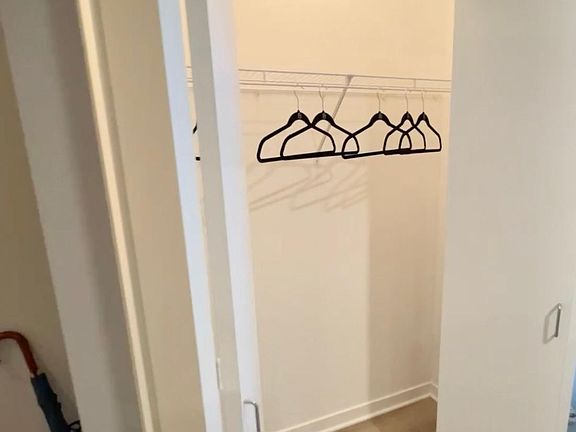 4th image of 553 S Clark St #806