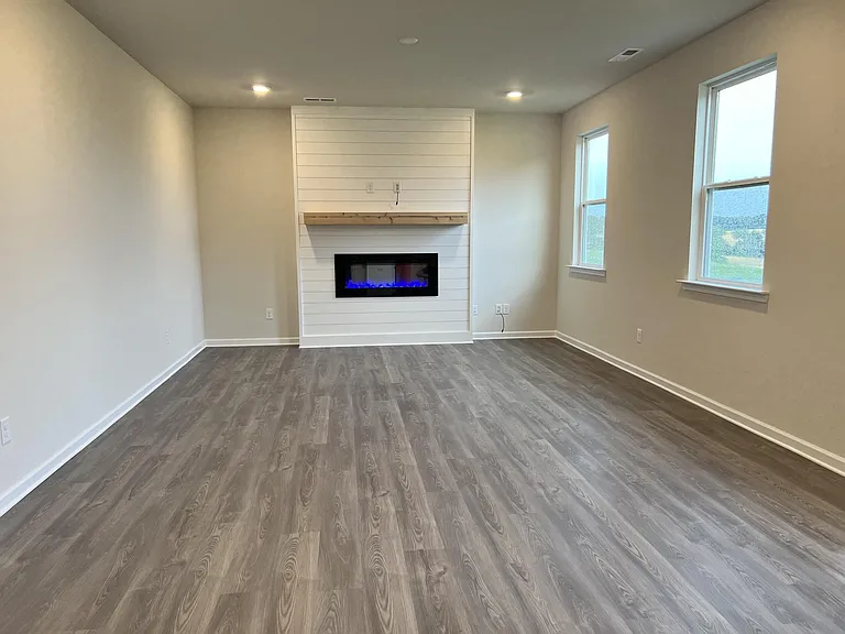 9002 Foxcroft Dr — Photo 3