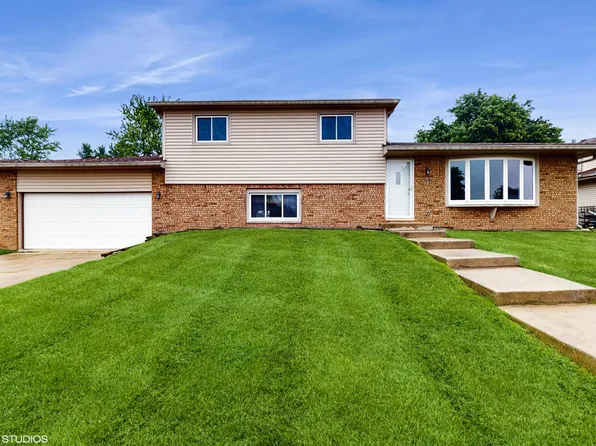 506 Stratford Ln, Schererville, IN 46375