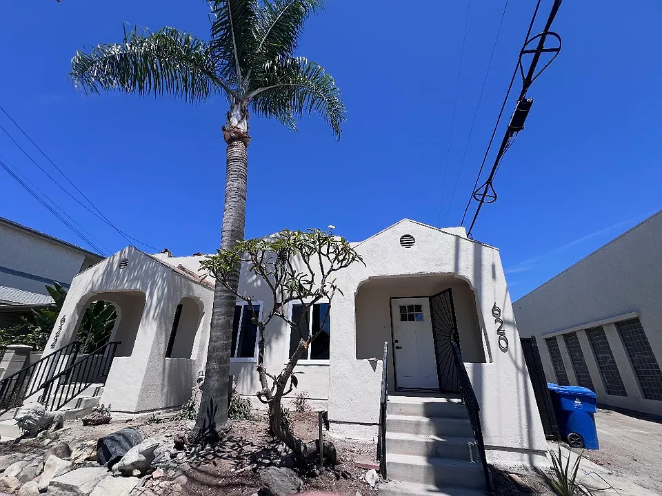 620 W 8th St
