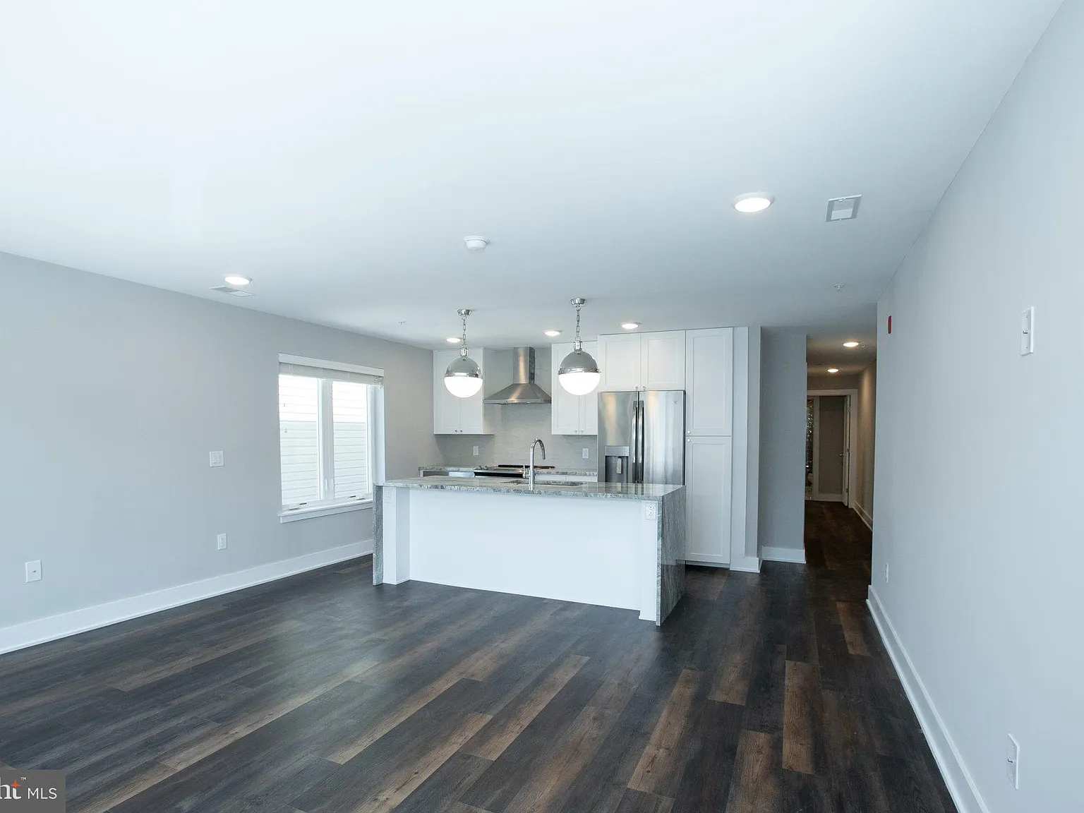 2 bed, 2.0 bath, 1000 sqft, $2,495 — Photo 3