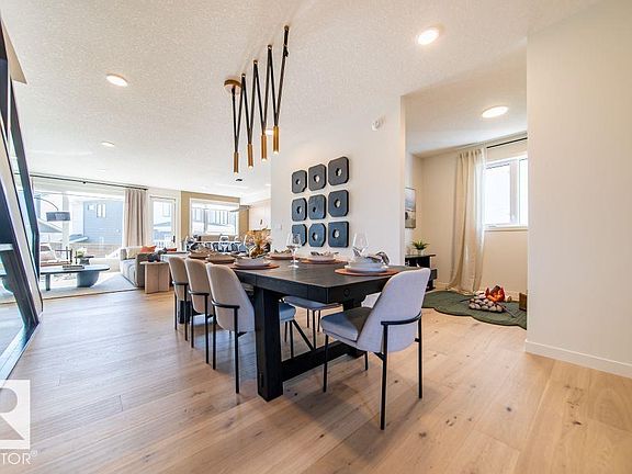 2nd image of 52 Rhea Cres