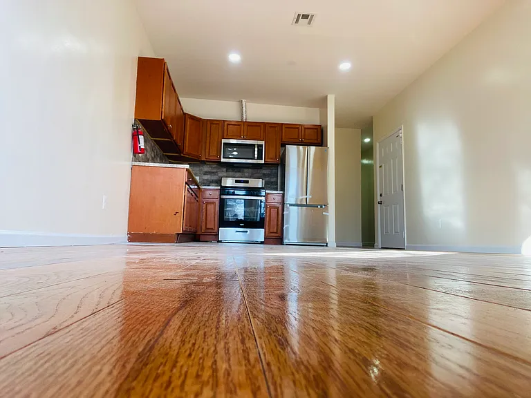 265-267 S 8th St #3 — Photo 9