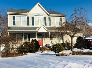 31 Greenhaven Dr, Port Jefferson Station, NY 11776