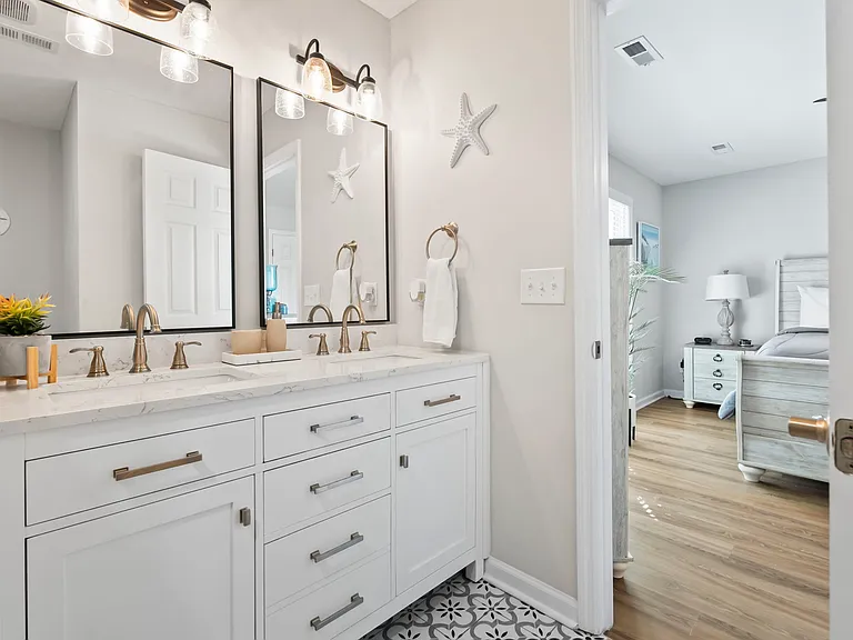 1008 Anne St — Photo 15