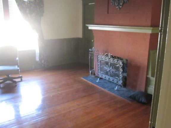 3rd image of 301 Starling Ave