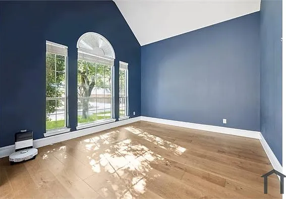 655 Pondview Dr — Photo 12